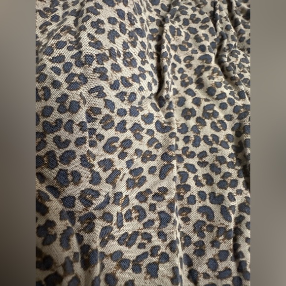 Abercrombie Leopard print shorts - Picture 2 of 6